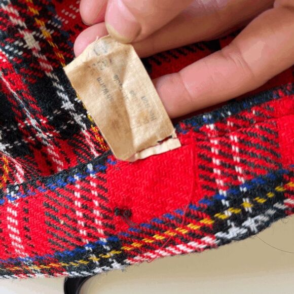 Vintage 1970s Red Plaid Wool Tartan Wrap Skirt with Button Detail, Size M - Picture 11 of 13
